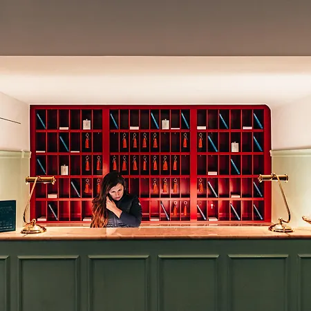 호텔 Experimental 4*