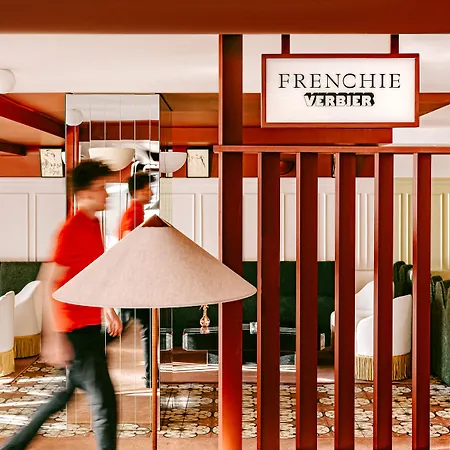 Experimental 호텔 4*